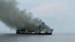 Tàu chở khách bốc cháy, 4 người thiệt mạng và trên 30 người mất tích