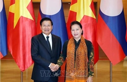 Chủ tịch Quốc hội Nguyễn Thị Kim Ngân hội kiến Thủ tướng Lào Thongloun Sisoulith