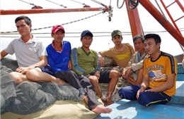 Kịp thời cứu nạn 6 ngư dân bị chìm tàu trên biển