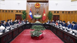 Thủ tướng Nguyễn Xuân Phúc đón chính thức và hội đàm với Thủ tướng Lào Thongloun Sisoulith