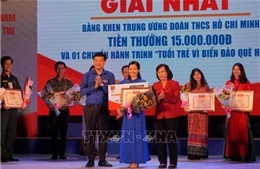Thí sinh Cao Thị Hải Vân giành giải Nhất Liên hoan báo cáo viên toàn quốc