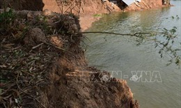 Tìm thấy thi thể 2 nạn nhân trong vụ sạt lở bờ sông Lô