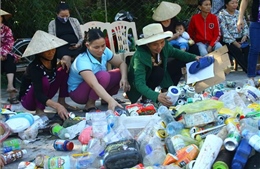 Độc đáo mô hình &#39;Biến rác thải thành thẻ BHYT&#39; tại Nghệ An