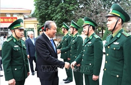 Phó Thủ tướng Trương Hòa Bình thăm và tặng quà Tết tại Hà Giang