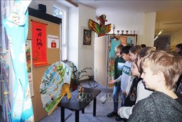 &#39;Ngày văn hóa Việt Nam&#39; sôi động tại một trường phổ thông cơ sở ở CH Séc