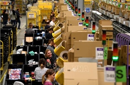 Dịch COVID-19: Amazon tạm dừng vận chuyển các sản phẩm không cần thiết tới Pháp, Italy 