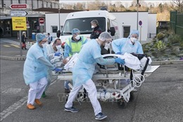 Dịch COVID-19: Pháp thêm 112 ca tử vong, trên 1.500 người đang nguy kịch