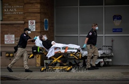 Dịch COVID-19: Tổng thống Trump cảnh báo sắp đến 'tuần cam go nhất' của Mỹ