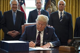 Tổng thống Mỹ ký thông qua dự luật hỗ trợ doanh nghiệp nhỏ và các bệnh viện trị giá 484 tỷ USD