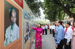 Khai mạc triển lãm về Chủ tịch Hồ Chí Minh tại Phủ Chủ tịch