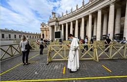 Vatican: Du khách đến Nhà thờ Thánh Peter vẫn phải thực hiện giãn cách xã hội 