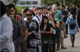 Mỹ: Thêm hơn 2,4 triệu người nộp đơn xin trợ cấp thất nghiệp