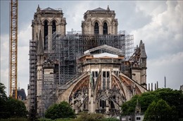 Pháp bắt đầu tháo dỡ giàn giáo tại Nhà thờ Đức Bà 