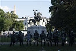 Mỹ: Người biểu tình kéo đổ tượng Tướng Albert Pike ở thủ đô Washington