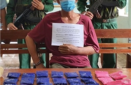 Bắt quả tang đối tượng người Lào vận chuyển 6.000 viên ma túy tổng hợp
