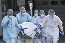 Chính phủ Pháp chi thêm 8 tỷ euro hỗ trợ các nhân viên y tế