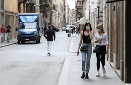 Italy phạt nặng người không đeo khẩu trang khi đi mua sắm