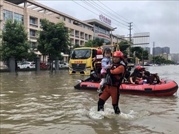 Trung Quốc sơ tán trên 100.000 người dân do lũ lụt 
