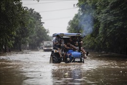 Lở đất và lũ lụt làm nhiều người chết tại Ấn Độ và Nepal