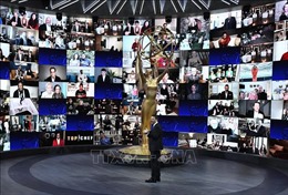Emmy 2020: Những chuyện bên lề lễ trao giải