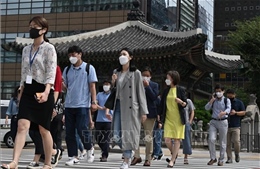 Hàn Quốc bắt đầu siết chặt giãn cách xã hội để ngăn chặn dịch COVID-19