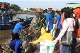 Trên 400 đoàn viên, thanh niên Bình Thuận ra quân chiến dịch &#39;Hãy làm sạch biển&#39;