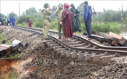 Đường sắt thiệt hại nặng do mưa lũ tại miền Trung