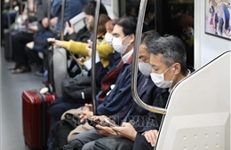 Ngày 13/11, làn sóng dịch COVID-19 hoành hành tại nhiều nước