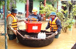 Hội Chữ thập đỏ Việt Nam trợ giúp người dân miền Trung sau thiên tai