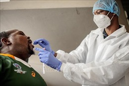 Nam Phi nghiên cứu khả năng kháng vaccine của biến thể virus SARS-CoV-2