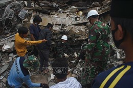 56 người thiệt mạng trong trận động đất có độ lớn 6,2 tại Indonesia