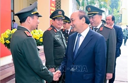 Thủ tướng Nguyễn Xuân Phúc thăm và chúc Tết cán bộ, chiến sỹ Cục An ninh nội địa