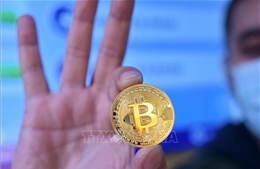 Bitcoin lần đầu tiên vượt ngưỡng 49.000 USD