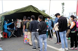 Doanh nghiệp tổ chức làm xét nghiệm cho người lao động tỉnh ngoài về Quảng Ninh 
