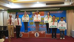 Kỳ thủ Lại Lý Huynh và Lê Thị Kim Loan vô địch cờ tiêu chuẩn với giải thưởng lớn