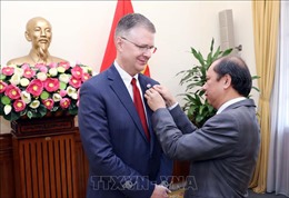 Trao Huân chương hữu nghị tặng Đại sứ Hoa Kỳ tại Việt Nam