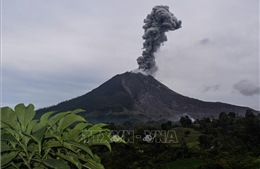 Núi lửa Sinabung tại Indonesia phun cột tro bụi cao 2.000 m