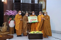 Giáo hội Phật giáo Việt Nam trao tặng thiết bị y tế hỗ trợ Ấn Độ phòng, chống dịch COVID-19