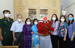 Phó Chủ tịch nước Võ Thị Ánh Xuân thăm các gia đình tiêu biểu tại Hà Nội
