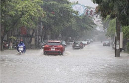 Một số tuyến phố ở TP Điện Biên Phủ ngập nặng sau mưa lớn trong đêm