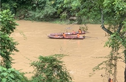Lào Cai: Tìm thấy thi thể nạn nhân bị mất tích do lật thuyền trên sông