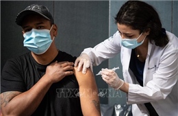 Truyền thông Mỹ hé lộ chiến dịch tiêm nhắc lại vaccine 