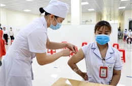 Đà Nẵng tạm dừng tiêm phòng vaccine phòng COVID-19 để tránh bão