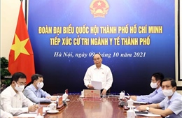 Chủ tịch nước Nguyễn Xuân Phúc tiếp xúc cử tri ngành y tế Thành phố Hồ Chí Minh