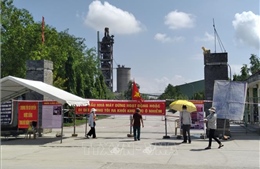 Quảng Bình: Bức xúc vì ô nhiễm, người dân chặn cổng 3 nhà máy xi măng