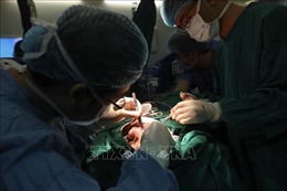 Phẫu thuật cắt bỏ khối u lớn trên mặt bệnh nhân 52 tuổi