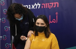 Israel mở rộng diện tiêm mũi vaccine thứ 4 ngừa COVID-19