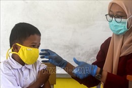 Indonesia miễn phí tiêm vaccine ngừa COVID-19 mũi 3 cho tất cả người dân