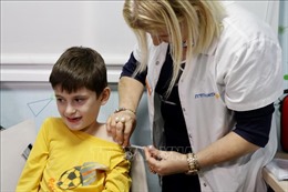 Chuyên gia Israel khẳng định cần tiếp tục tiêm vaccine cho trẻ em