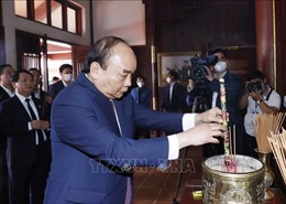  Chủ tịch nước Nguyễn Xuân Phúc dâng hương tưởng nhớ Thủ tướng Phạm Văn Đồng